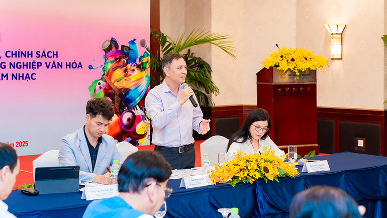 Ông Trần Hoàng, Cục trưởng Bản quyền tác giả chủ trì tọa đàm. Ông Trần Hoàng, Cục trưởng Bản quyền tác giả chủ trì tọa đàm.