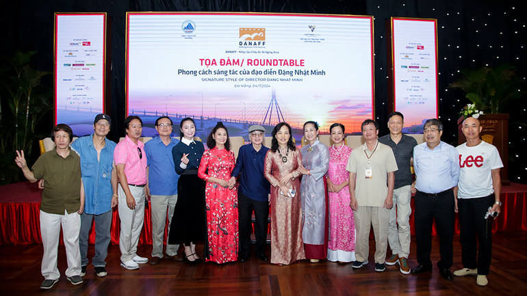 Đạo diễn, NSND Đặng Nhật Minh và các nghệ sĩ, nhà làm phim, nhà quản lý điện ảnh... Đạo diễn, NSND Đặng Nhật Minh và các nghệ sĩ, nhà làm phim, nhà quản lý điện ảnh...