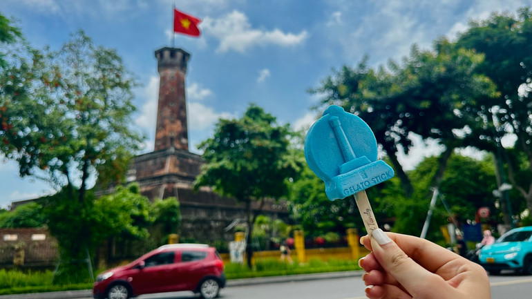 Cây kem 3D mô phỏng Cột Cờ Hà Nội.