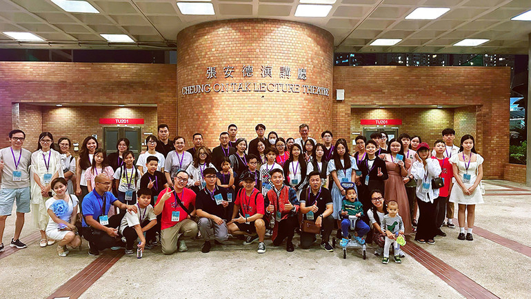 Đoàn Việt Nam tại Liên hoan.