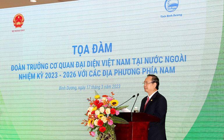 Phó Chủ tịch Ủy ban nhân dân tỉnh Bình Dương Nguyễn Văn Dành phát biểu tại tọa đàm.