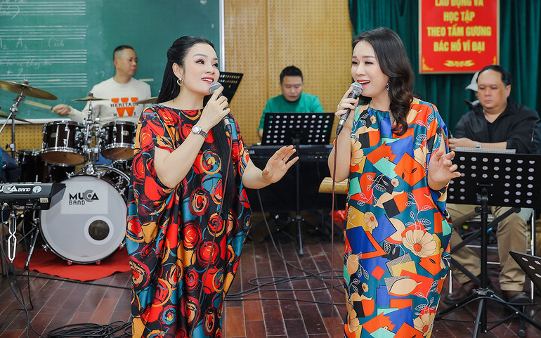 Tân Nhàn và Thu Hà trong buổi tập trước thềm "Con đường âm nhạc".