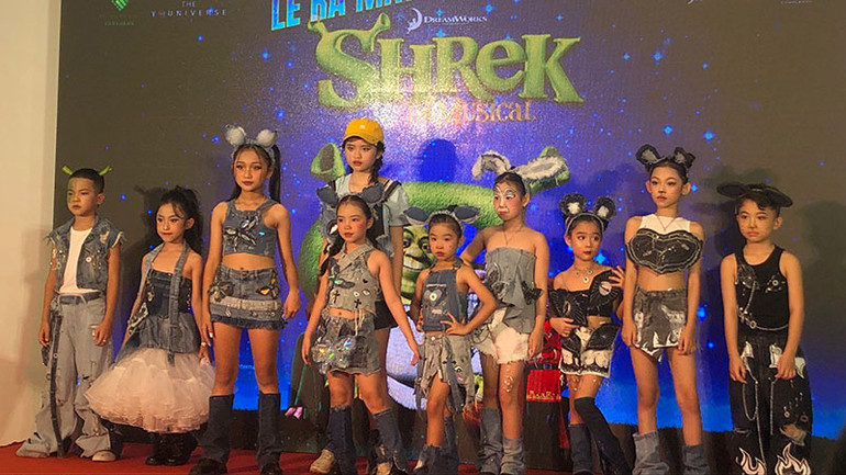 Các bộ trang phục từ nguyên liệu tái chế sẽ được sử dụng trong dự án. Các bộ trang phục từ nguyên liệu tái chế sẽ được sử dụng trong dự án.