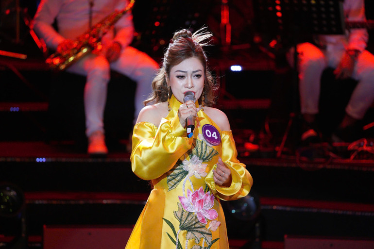 Thí sinh Nguyễn Thị Thùy Linh trong phần thi của mình.