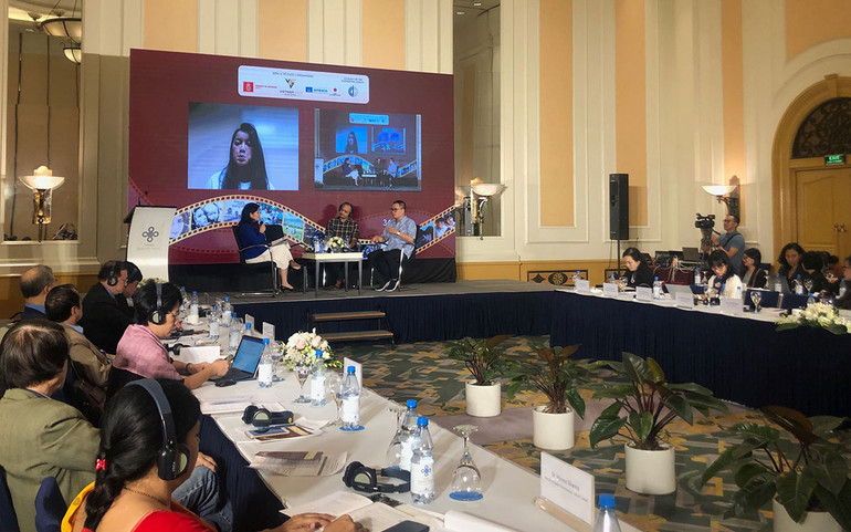 Đạo diễn Phan Đăng Di chia sẻ tại cuộc tọa đàm.