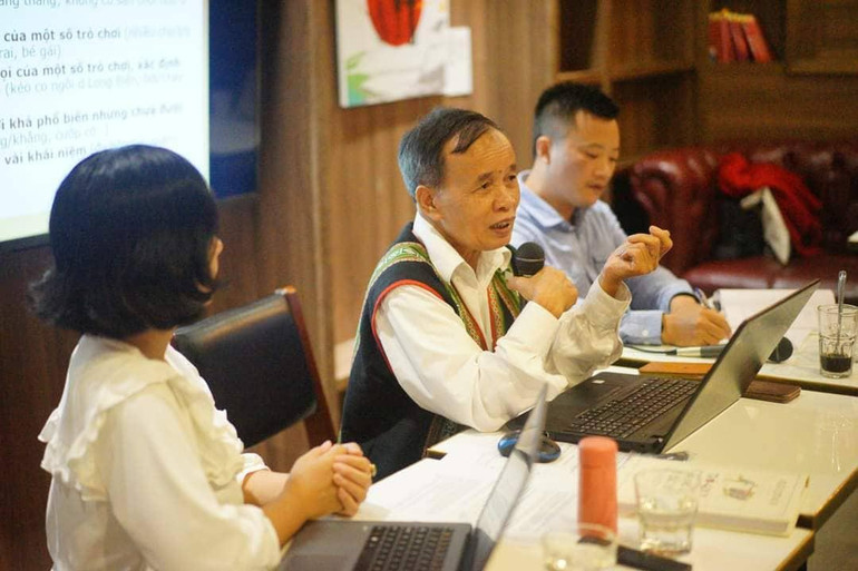 Các diễn giả tại buổi giao lưu ra mắt sách. Các diễn giả tại buổi giao lưu ra mắt sách.