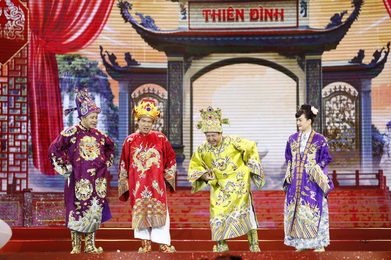 Các NSND Tự Long, NSƯT Quang Thắng, NSƯT Chí Trung, nghệ sĩ Vân Dung trong "Táo quân 2025". Các NSND Tự Long, NSƯT Quang Thắng, NSƯT Chí Trung, nghệ sĩ Vân Dung trong "Táo quân 2025".