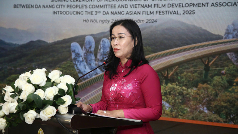 Phó Chủ tịch UBND thành phố Đà Nẵng Nguyễn Thị Anh Thi phát biểu tại lễ ký kết.