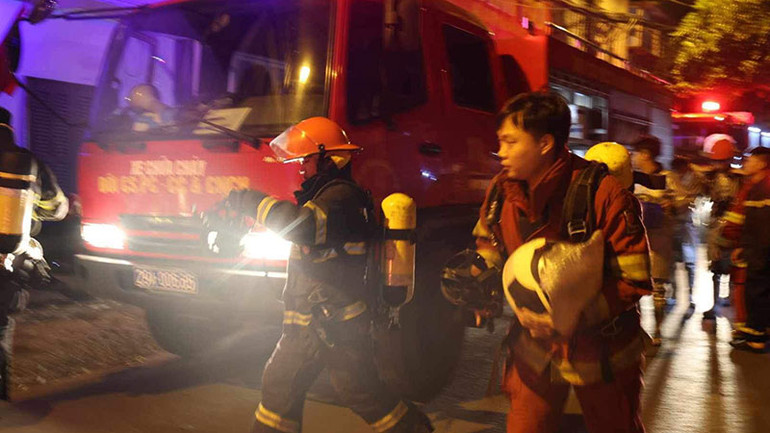 Khẩn trương tiếp cận hiện trường.