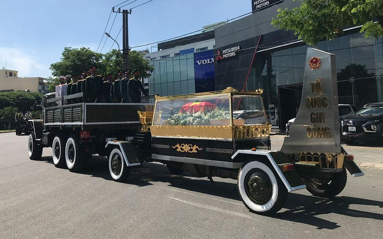 Đoàn xe đưa linh cữu Anh hùng Lực lượng vũ trang nhân dân Kostas Nguyễn Văn Lập đi qua phố phường Đà Nẵng. Đoàn xe đưa linh cữu Anh hùng Lực lượng vũ trang nhân dân Kostas Nguyễn Văn Lập đi qua phố phường Đà Nẵng.