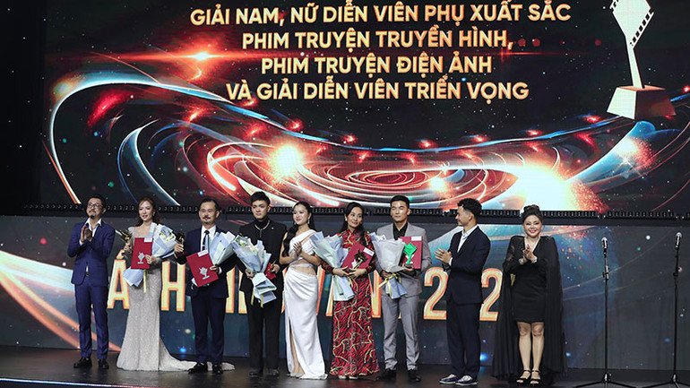 Các nghệ sĩ giành giải Nam, Nữ chính diễn viên phụ phim truyền hình, điện ảnh và giải Diễn viên triển vọng.