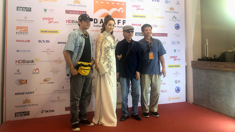 Đoàn làm phim "Hà Nội mùa đông năm 46". Đoàn làm phim "Hà Nội mùa đông năm 46".