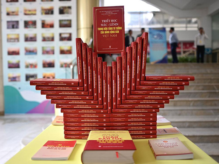 Trưng bày các ấn phẩm tại Lễ kỷ niệm. Trưng bày các ấn phẩm tại Lễ kỷ niệm.