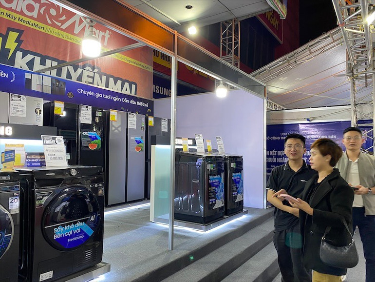 Chương trình sẽ diễn ra từ ngày 23 đến 26/11 với nhiều hoạt động tư vấn bán hàng, giảm giá.