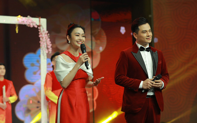 Hai MC của chương trình Thùy Linh và Danh Tùng.