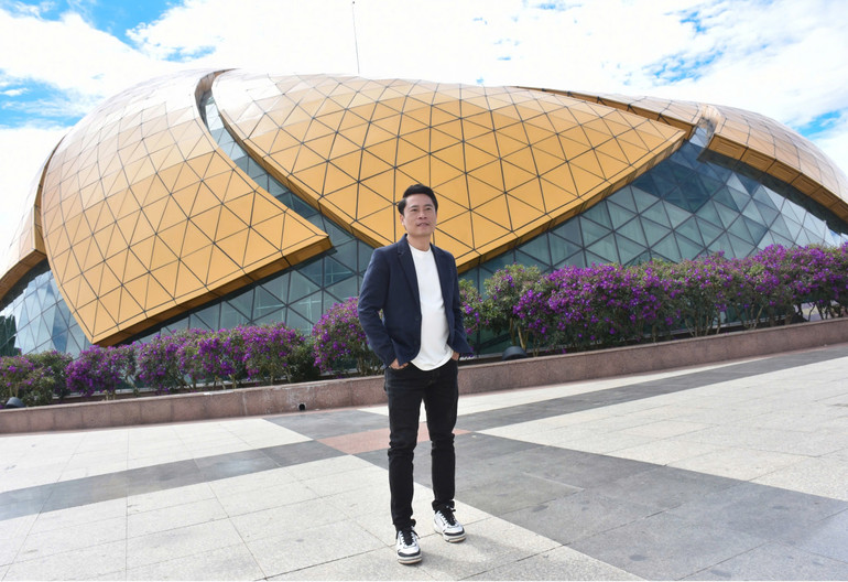 Tổng đạo diễn Phạm Hoàng Giang.