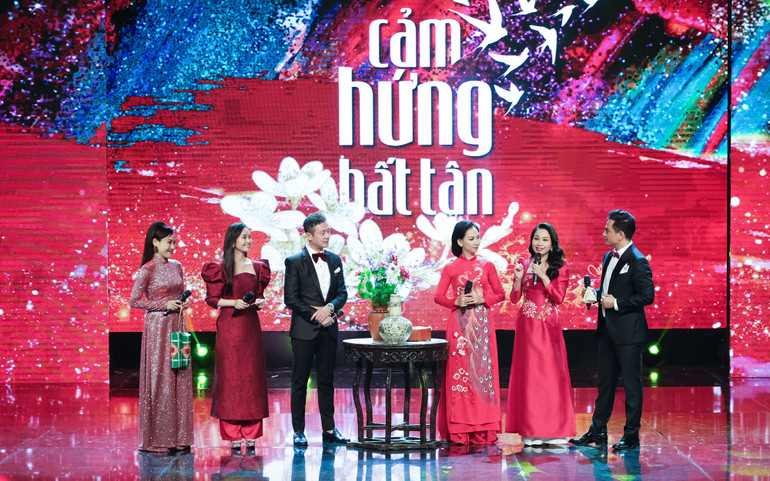 Các MC tham gia chương trình. Các MC tham gia chương trình.