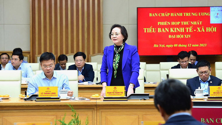 Bộ trưởng Nội vụ Phạm Thị Thanh Trà phát biểu tại Phiên họp.