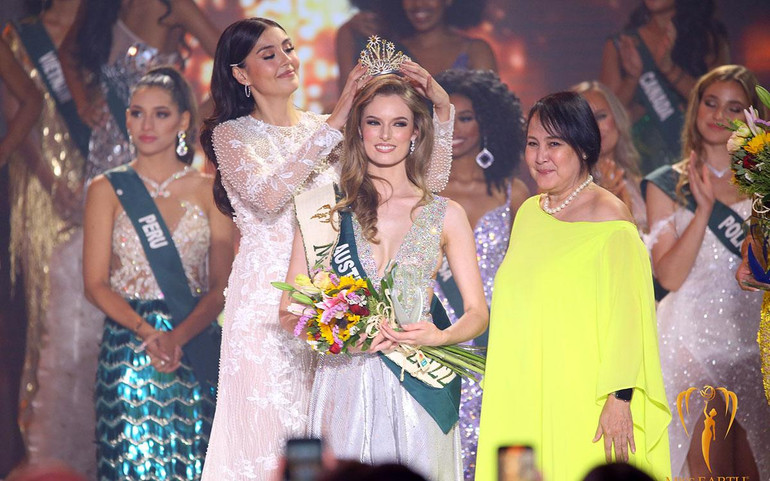 Hoa hậu Không khí Sheridan Mortlock.