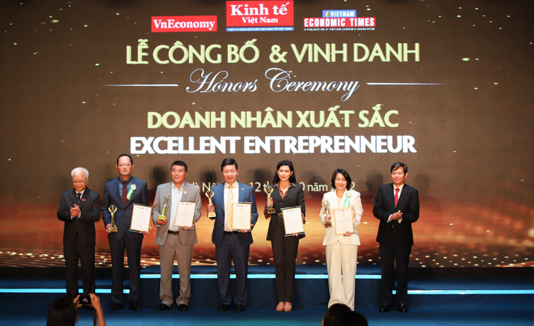 Vinh danh các doanh nhân xuất sắc.
