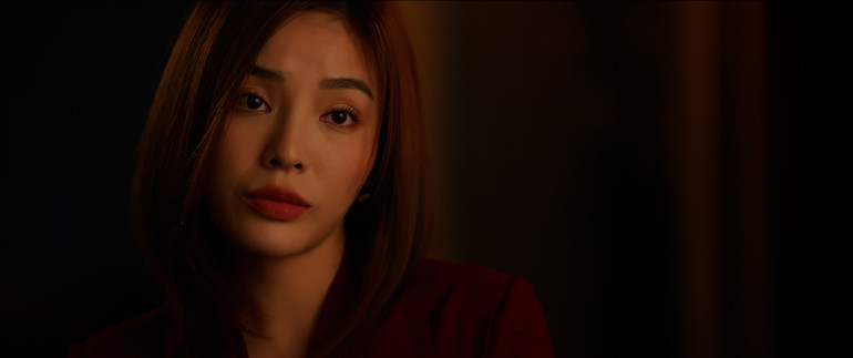 Vẻ mặt lạnh lùng, bất cần nhưng lại thâm hiểm của Karen được Kỳ Duyên thể hiện rất xuất sắc.