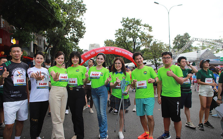 Các nghệ sĩ tham gia giải chạy sáng nay.