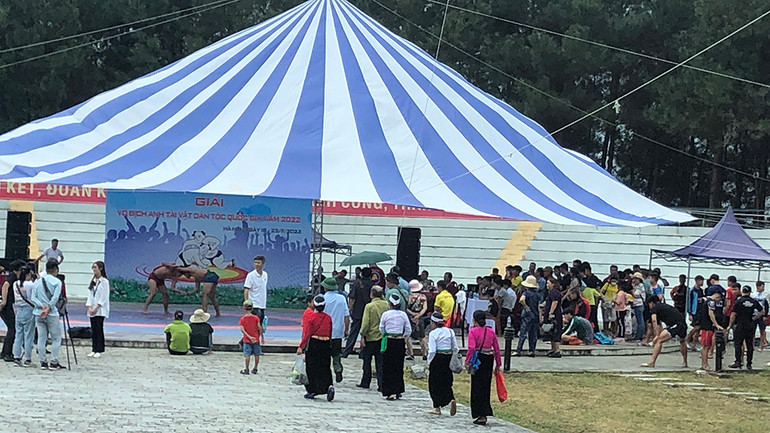 Đấu vật dân tộc.