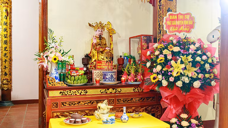 Bàn thờ Danh nhân, Tiến sĩ Nguyễn Duy Tiếu.