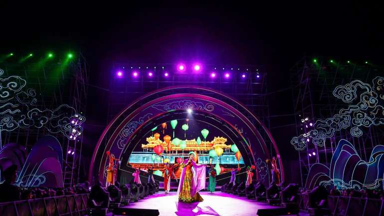 NSƯT Như Huỳnh. NSƯT Như Huỳnh.