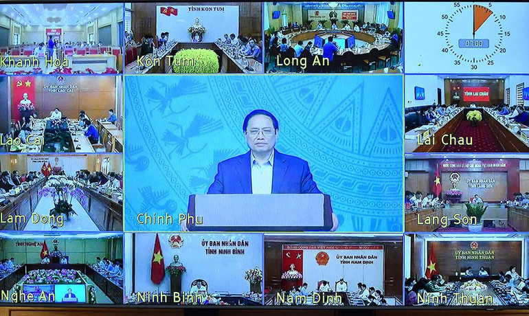 Phiên họp được kết nối qua cầu truyền hình đến các tỉnh, thành phố.