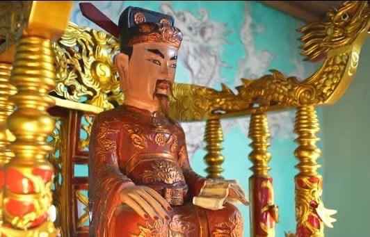 Tượng thờ Tiến sĩ Lưu Đình Chất. Tượng thờ Tiến sĩ Lưu Đình Chất.