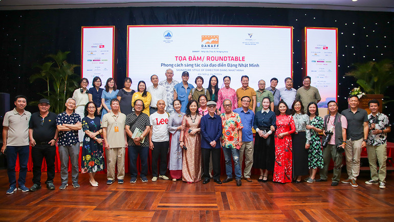 Diễn giả, người nghe, và cả Ban tổ chức đều xúc động với những chia sẻ về đạo diễn, NSND Đặng Nhật Minh.