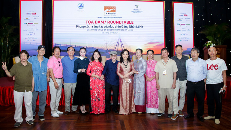 Niềm vui của các nghệ sĩ khi gặp lại đạo diễn, NSND Đặng Nhật Minh.