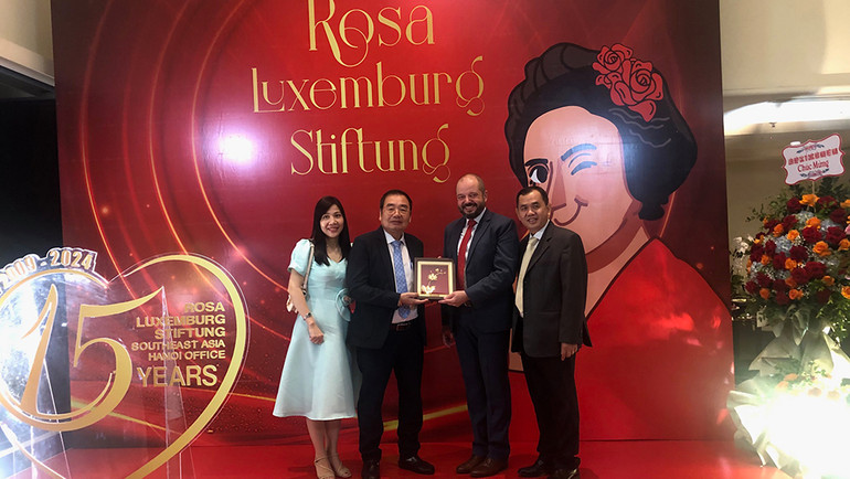 Các đối tác chúc mừng Quỹ nhân dịp kỷ niệm 15 năm thành lập.