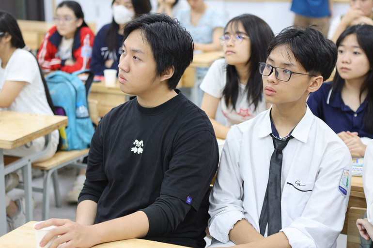 Chương trình thu hút sự quan tâm của đông đảo học sinh.