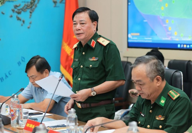 Thiếu tướng Phạm Văn Tỵ, Phó Chánh Văn phòng Thường trực Ủy ban Quốc gia ứng phó sự cố, thiên tai và tìm kiếm cứu nạn, Phó Cục trưởng Cục Cứu hộ-Cứu nạn phát biểu.