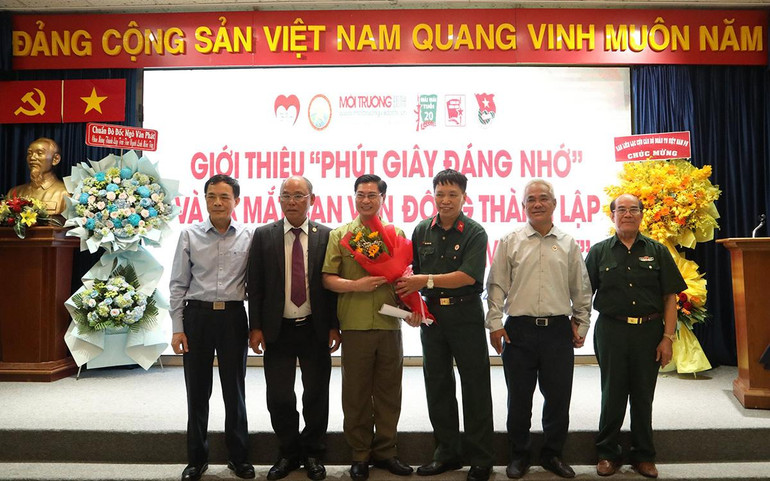 Ra mắt Ban vận động thành lập Câu lạc bộ “Trái tim người lính miền Tây”. Ra mắt Ban vận động thành lập Câu lạc bộ “Trái tim người lính miền Tây”.