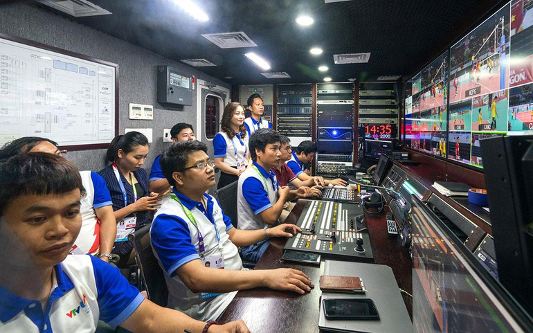 Mô hình “Tòa soạn hội tụ đa phương tiện, phóng viên tác nghiệp đa loại hình, lấy công nghệ thông tin làm nền tảng” được Trung tâm Truyền thông tỉnh Quảng Ninh triển khai hiệu quả. (Ảnh: Trung tâm Truyền thông tỉnh Quảng Ninh) Mô hình “Tòa soạn hội tụ đa phương tiện, phóng viên tác nghiệp đa loại hình, lấy công nghệ thông tin làm nền tảng” được Trung tâm Truyền thông tỉnh Quảng Ninh triển khai hiệu quả. (Ảnh: Trung tâm Truyền thông tỉnh Quảng Ninh)