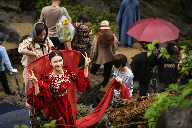 Cảnh hậu trường thực hiện MV.