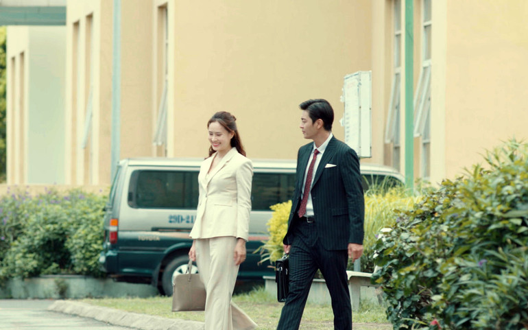 Quốc Huy và bạn diễn Hồng Diễm.