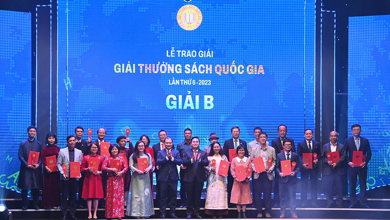 Các tác giả đoạt giải B.