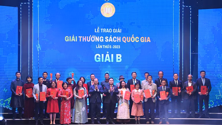 Các tác giả đoạt giải B.