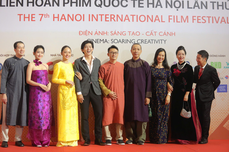 Niềm vui của các nghệ sĩ tại Liên hoan phim.