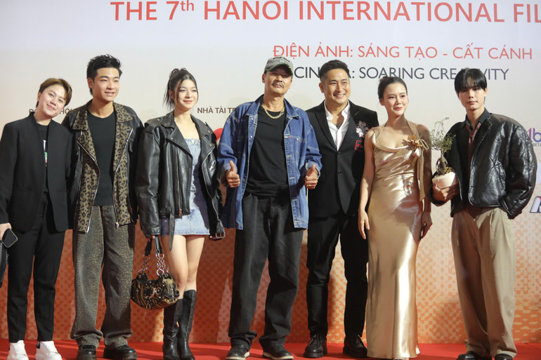 Ba cha con NSƯT Võ Hoài Nam cùng các nghệ sĩ Minh Tiệp, Huyền Sâm, Bảo Hân...