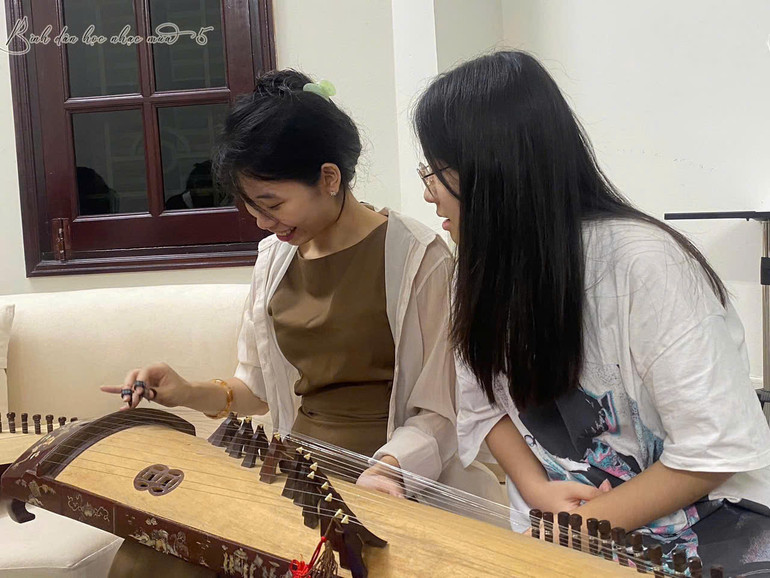 Học nhạc cụ truyền thống cùng Cầm Ca.