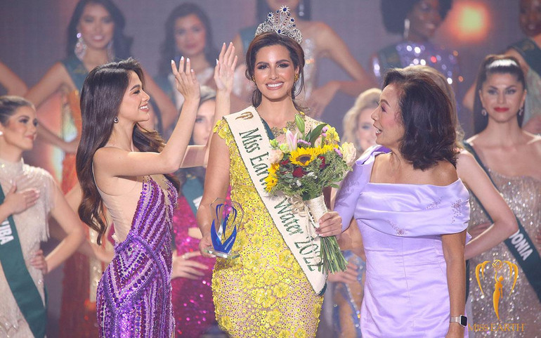 Hoa hậu nước Nadeen Ayoub.