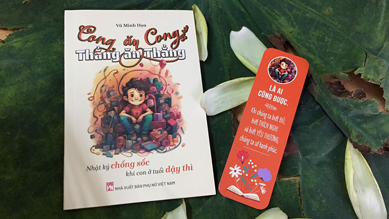 Cuốn “Cong ăn cong, thẳng ăn thẳng - Nhật ký chống sốc khi con bước vào tuổi dậy thì”. (Ảnh: NXB Phụ nữ Việt Nam)