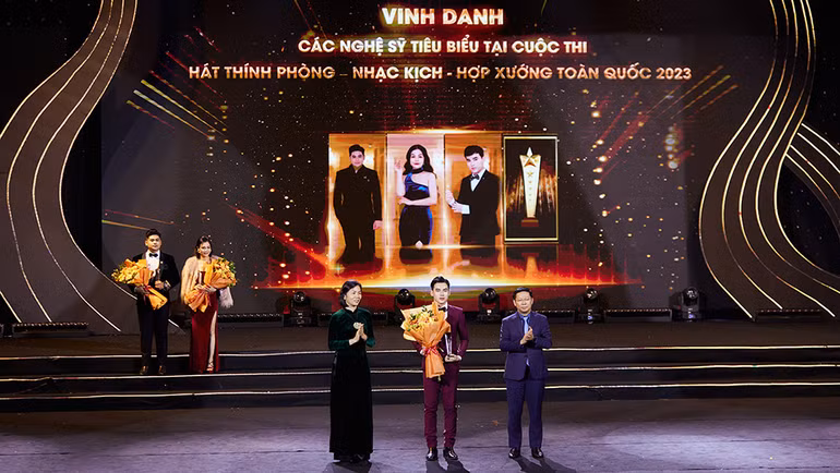 Được vinh danh là thành quả ngọt ngào sau chặng đường dài nỗ lực không ngừng nghỉ của ca sĩ.