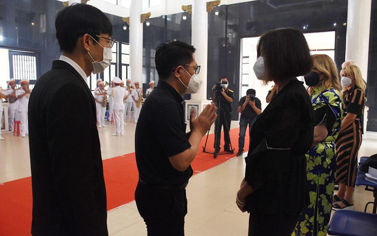 Các đoàn viếng chia buồn với gia đình Anh hùng Lực lượng vũ trang nhân dân Kostas Sarantidis-Nguyễn Văn Lập. Các đoàn viếng chia buồn với gia đình Anh hùng Lực lượng vũ trang nhân dân Kostas Sarantidis-Nguyễn Văn Lập.