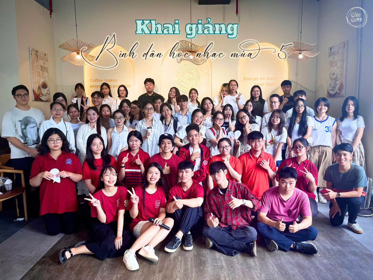 Câu lạc bộ Cầm Ca.